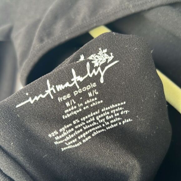 Intimately free people like I do key hole back long sleeve black size M/L - Picture 5 of 6